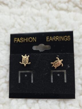 Gold Turtle Stud Earrings - Fashion Earrings NEW